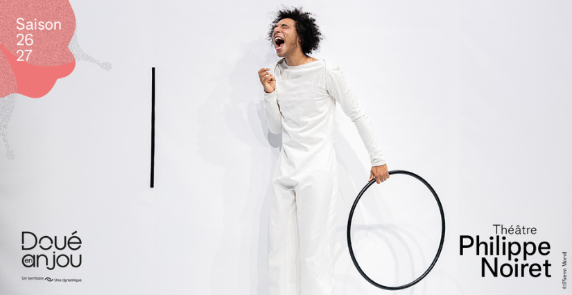 Spectacle "Monographie", dans le cadre du festival Mômes en Folie, au Théâtre Philippe Noiret à Doué-en-Anjou
