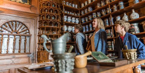 Apothicairerie de Baugé, la plus grande pharmacie ancienne