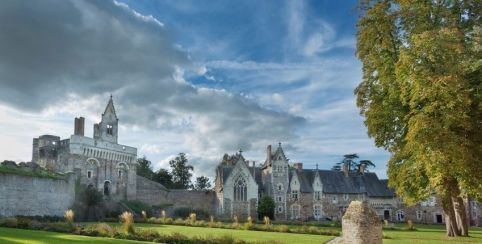 Château du Plessis Macé, une visite théâtralisée en famille