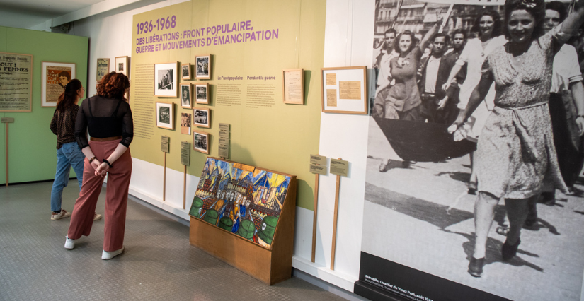 Visite jeune public de l'exposition "Les femmes sont dans la rue", à la Bibliothèque université Belle-Beille à Angers