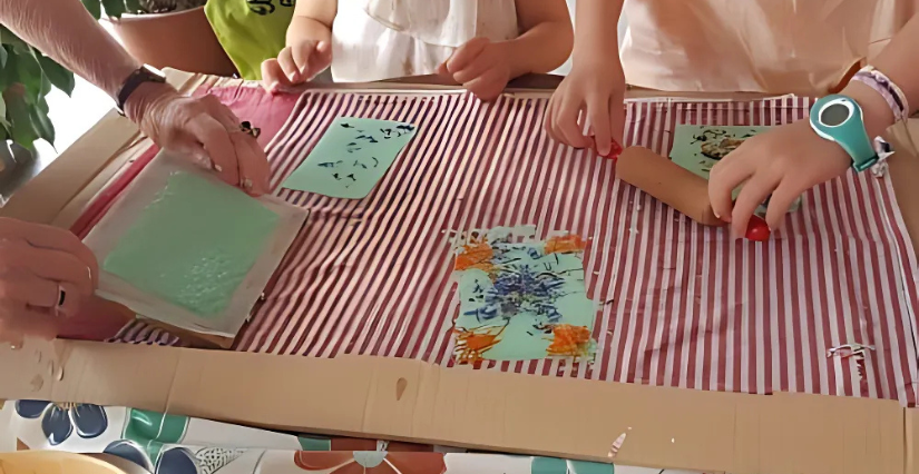 "Fabrication de papier", atelier au Jardin Camifolia de Chemillé-en-Anjou