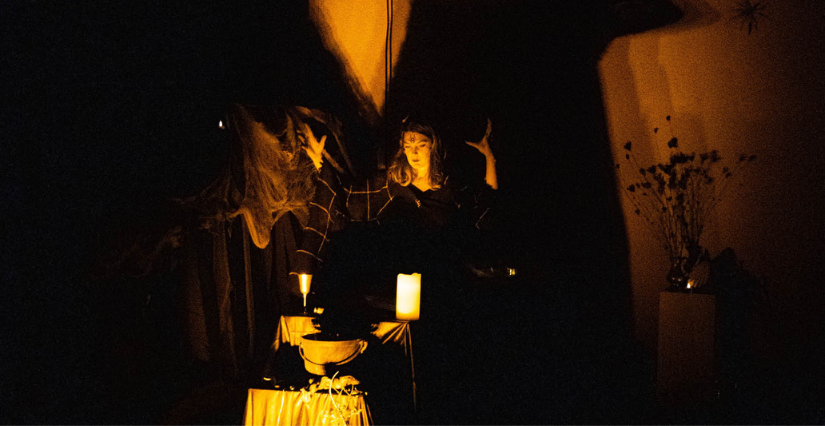 Spectacle "Les contes d'Halloween" dans le cadre du festival "Heureux qui comme un conte", au Jardin Camifolia, à Chemillé